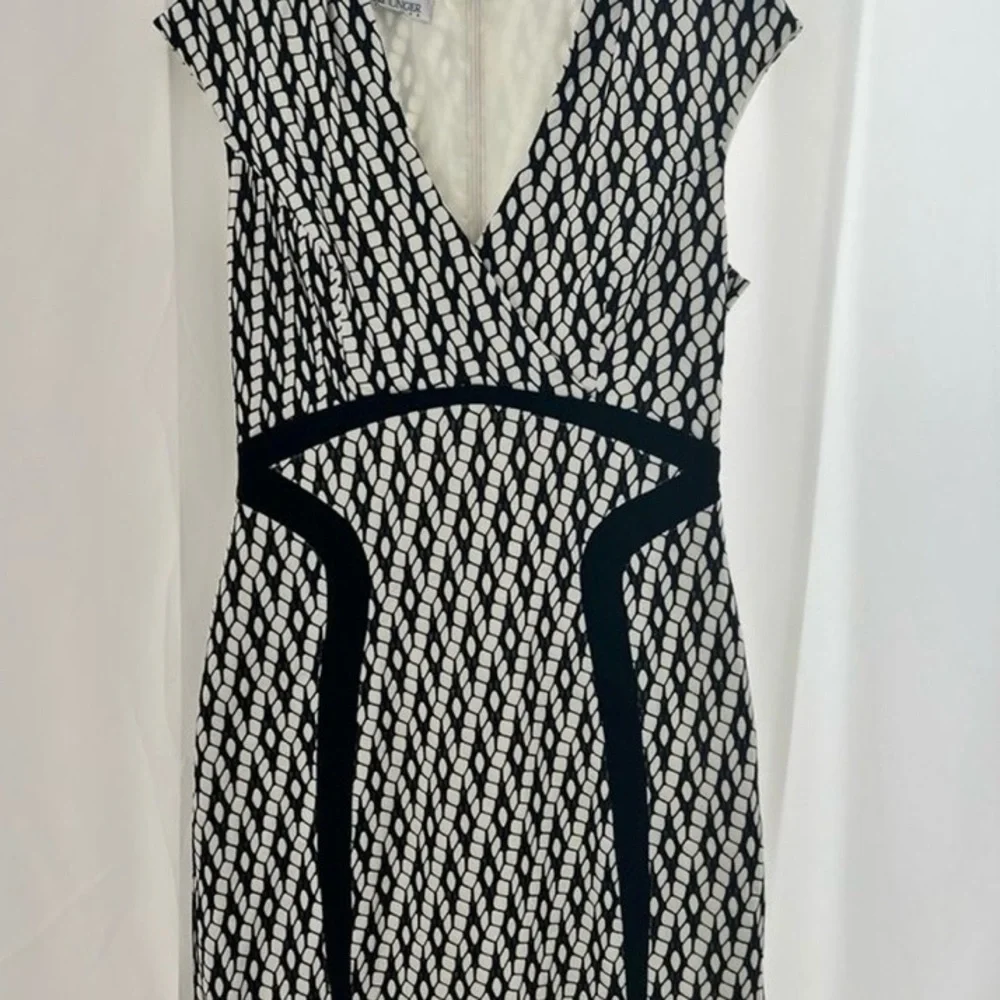 Kay Unger Elegant Black‎ and White Patterned Dress Sz 10 like new